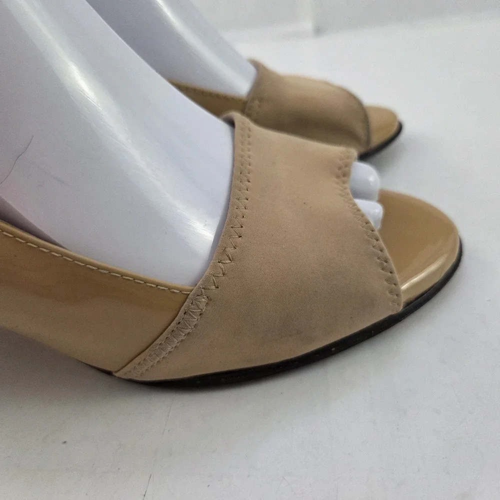 Taryn Rose Slingback Heels Womens 9 M Tan Patent Leather Quiet Luxury Classic